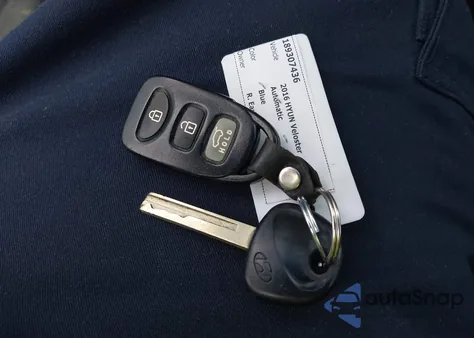 2016 Hyundai Veloster из США, поврежденный, VIN KMHTC6AD7GU268941